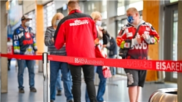 So wie beim öffentliches Training der Fischtown Pinguins am Montag können auch beim swb-Cup wieder Fans in die Eisarena.
