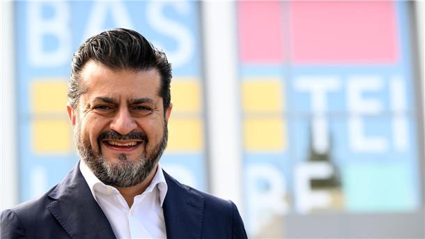 Lovestorys für Leserinnen: Buchverlag Bastei Lübbe legt zu Soheil Dastyari, Vorstandsvorsitzender des Verlages Bastei Lübbe, steht vor der Unternehmenszentrale.