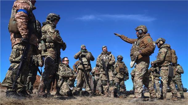 Russlands Handeln in Saporischschja gleicht Eingeständnis Soldaten einer Territorialverteidigungsbrigade während einer militärischen Übung auf einem Übungsplatz in der Region Saporischschja.