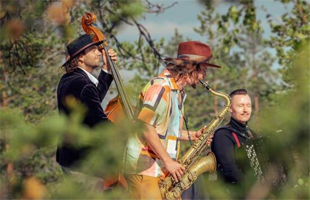 Die dreiköpfige Band Sole Azul