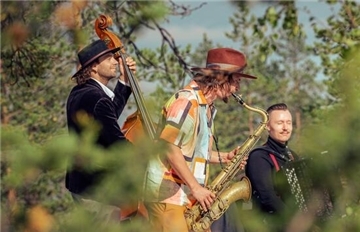 Die dreiköpfige Band Sole Azul