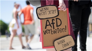 Sollte die vom Verfassungsschutz als „gesichert rechtsextremistische“ AfD verboten werden? Das fragen sich auch die Lokalpolitiker im Landkreis Rotenburg.
