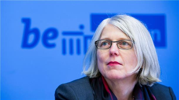 Masken-Sonderermittlerin Sudhof kann im Ausschuss aussagen Sonderermittlerin Sudhof kann zum Vorgehen des damaligen Gesundheitsministers Spahn bei der Maskenbeschaffung im Haushaltsausschuss aussagen. (Archivbild)