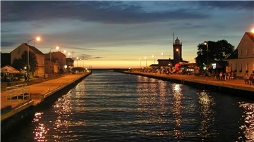 Sonnenuntergang in Darlowo: Das Foto zeigt die Mündung des Flusses Wieprza (Wipper) in die Ostsee.