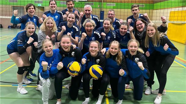Volleyball Mixed-Mannschaft des TuS Elsdorf feiert den Staffelsieg