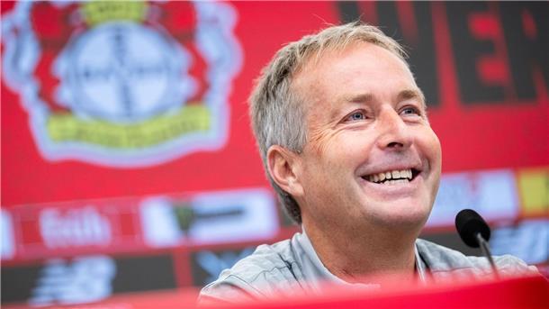Kein Schreihals: Gentleman Hjulmand legt in Leverkusen los Souveräner Auftritt: Kasper Hjulmand bei seiner ersten Pressekonferenz als Leverkusen-Trainer.