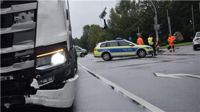 Nordenham: Dreijähriges Mädchen bei Unfall auf B212 schwer verletzt Unfallszene