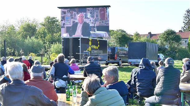Spätestens als Uwe Seeler auf der Leinwand erschien, schwelgten viele Bremerhavener in ihren Erinnerungen.