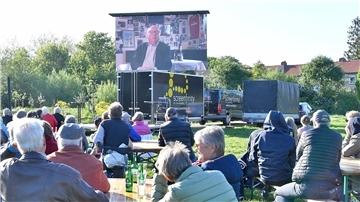Spätestens als Uwe Seeler auf der Leinwand erschien, schwelgten viele Bremerhavener in ihren Erinnerungen.