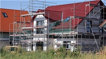 Sparen fürs Wohneigentum lohnt sich aus Sicht vieler Verbraucher immer weniger. (Archivbild)