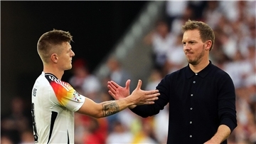 Spart nicht mit Kritik am Team von Julian Nagelsmann: Toni Kroos (l).