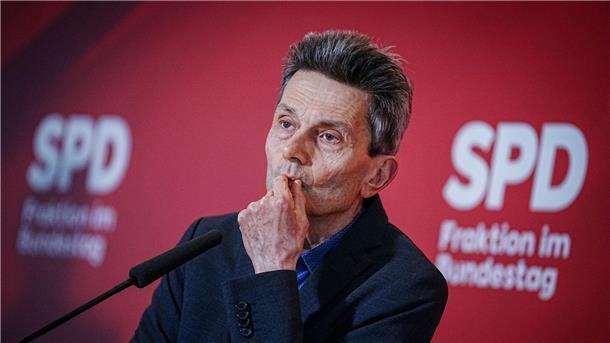 SPD setzt auf Diplomatie - „Keine rote Linie“ für Panzer SPD-Bundestagsfraktionschef Rolf Mützenich bei der Klausur in Berlin.