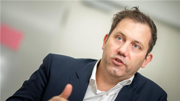 SPD-Chef Lars Klingbeil äußert sich zur Haushaltskrise.