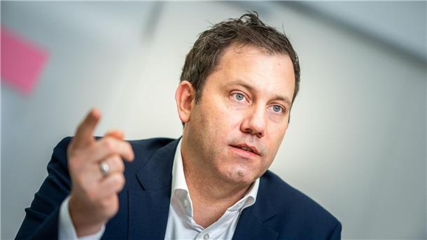 Klingbeil erwartet Migrationsdebatte „ohne Gebrüll“ SPD-Chef Lars Klingbeil sagt, das Thema Migration werde auf dem SPD-Parteitag Raum bekommen.
