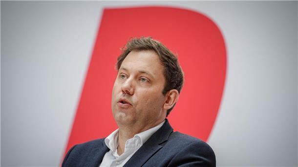 SPD hält an Januar-Starttermin für Heizungsgesetz fest SPD-Chef Lars Klingbeil: „Wir stehen weder auf der Vollbremse, wie andere das gerade tun. Noch sagen wir, du kannst Klimaschutz machen, wenn du mit dem Kopf durch die Wand gehst.“