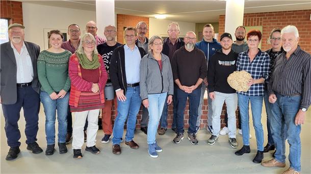 Gruppenfoto mit 17 Menschen