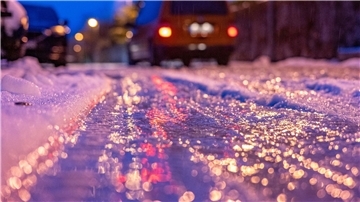 Spiegelglatt und gefährlich: Für Sonntag sind Glatteis und Eisregen angekündigt.