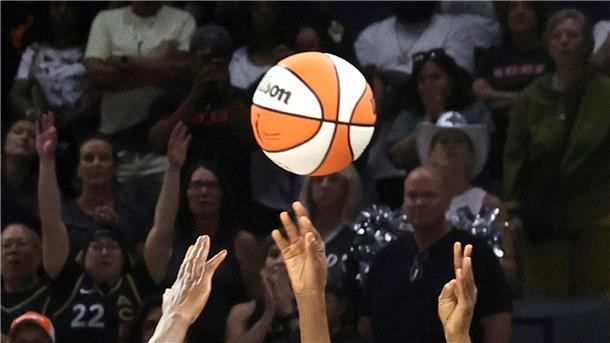 Spiele der WNBA wurden zuletzt mehrfach gestört - durch aufs Spielfeld geworfenes Sexspielzeug.