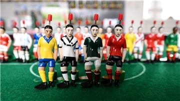 Sport für den Spieletisch: Tipp-Kick-Figuren gibt es in allen möglichen Vereins- und Ländertrikots.