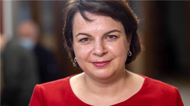 Kritik nach Gewaltausbruch: Hansa fürchtet Geisterspiel Sportministerin Stefanie Drese äußerte sich nach den Vorfällen in Rostock.