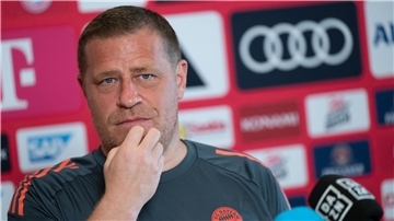 Sportvorstand Max Eberl äußert sich im Teamhotel des FC Bayern in Orlando zu Leroy Sané.