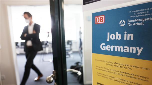 Ukraine-Flüchtlinge könnten Hoffnung für Arbeitsmarkt sein Sprachkurse tragen mittel- und langfristig zur Erhöhung der Erwerbstätigkeitsquoten Geflüchteter bei, heißt es vom IAB.
