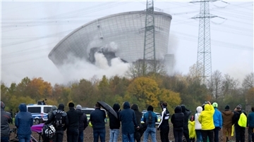 Bilder des Tages Sprengung Kühltürme Kernkraftwerk Gundremmingen