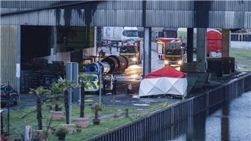 Spurensicherung im Dortmunder Hafen am 4. April nach dem Tod eines Obdachlosen.