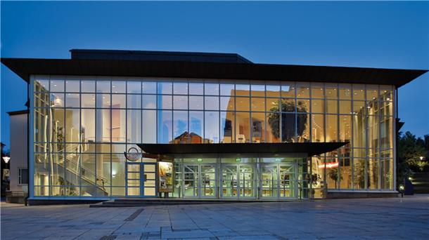 Von „geiler Schuppen“ bis „Kachelofen“ - Zehn Vorbilder für eine neue Stadthalle Stadthalle Gersthofen