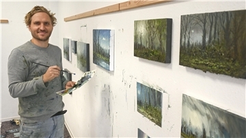 Stadtmaler Clemens Tremmel in seinem Bremervörder Atelier in der Brunnenstraße 15.