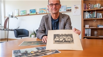 Stadtrat Michael Frost über Schulen in 750 Jahre Lehe. Er selbst unterrichtete an zwei Leher Schulen. 