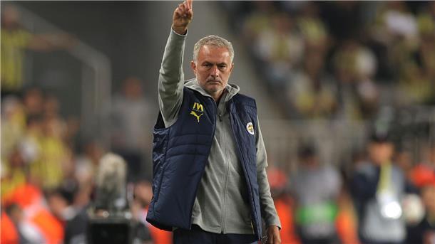 Mourinho sorgt mit kuriosem Laptop-Protest für Aufsehen Star-Trainer José Mourinho zeigte in einem Liga-Spiel einen besonderen Protest.