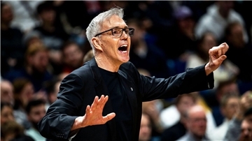 Stark im Stress: Bayern-Trainer Gordon Herbert.