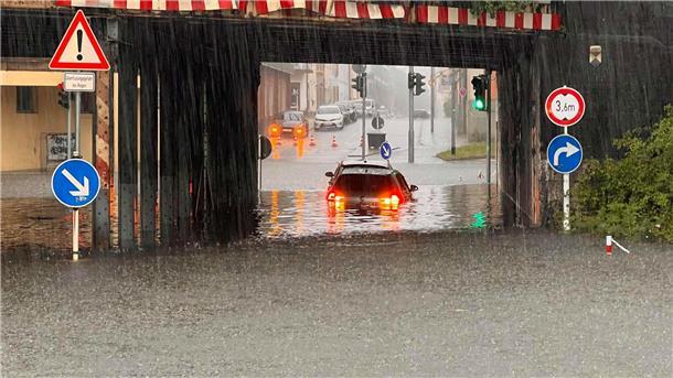 Starke Regenfälle haben auch in Oberfranken für überflutete Straßen gesorgt.