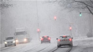 Starker Schneefall in Hamburg: Gefrierender Regen sorgt laut Deutschem Wetterdienst für Glatteisgefahr im gesamten Bundesgebiet.