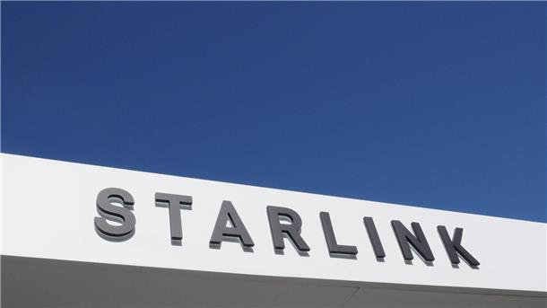 Starlink kann mit Frequenz-Zukauf leichter Handys erreichen Starlink will verstärkt schnelles Internet aus dem All direkt auf Smartphones bringen. (Archivbild)