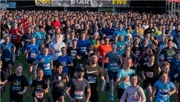 Start zum 5000-Meter-Lauf. In den verschiedenen Laufdisziplinen gingen insgesamt 2815 Läuferinnen und Läufer an den Start.
