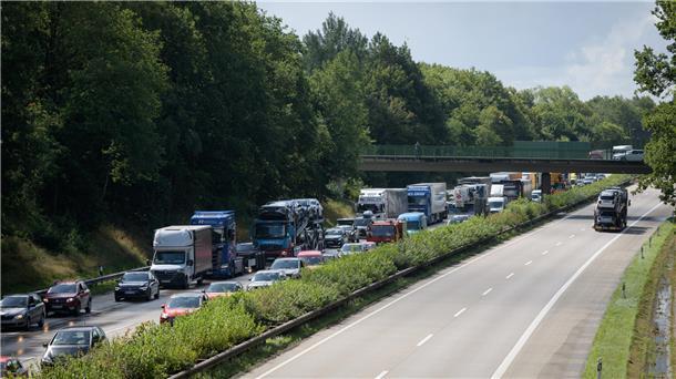 Freie Fahrt in Richtung Deichbrand: Sperrung der A27 ist aufgehoben Stau auf der A27.