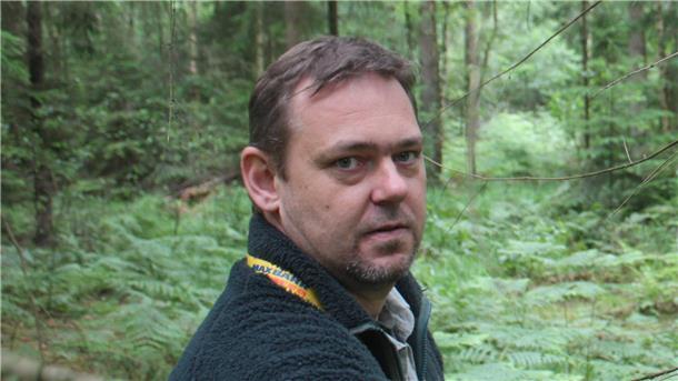 Waldbrandgefahr in Niedersachsen: Eine Zigarettenkippe kann zur Katastrophe werden Stefan Brößling ist als Revierförster in Midlum tätig.