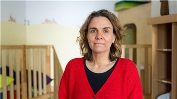 Steffi Arnold, Geschäftsführerin der Kita Pankekäfer in Berlin, befasst sich mit dem Thema Gewalt.