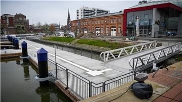 Steganlage am Neuen Hafen.