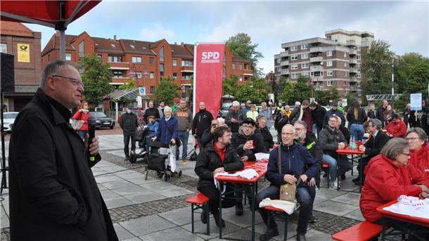 Stephan Weil gegen Fracking in Niedersachsen Stephan Weil am Samstagvormittag auf dem Nordenhamer Marktplatz.