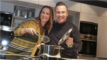 Sternekoch Tim Raue und seine Ehefrau Katharina in Berlin.