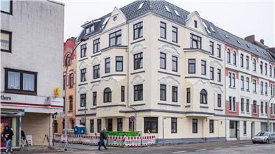 Steuerberater Holger Kühnel kaufte die Brandruine an der Krumme Straße/Ecke Hafenstraße in Lehe. Im September können die Mieter einziehen. 
