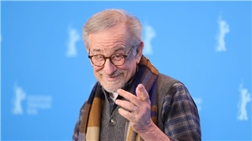 Steven Spielberg, Regisseur aus den USA, kommt zum Photo Call des Films „The Fabelmans“ und der Hommage, bei der er mit dem Goldenen Ehrenbär der Berlinale ausgezeichnet wird.