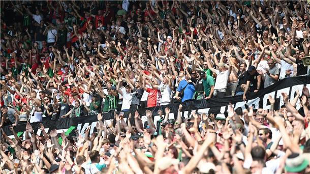 Leitl über Hannover 96 und die Fans: Vieles wächst zusammen Stimmung auf der Tribübe in Hannover