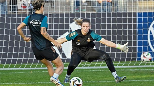 Trainer Wück setzt gegen Australien auf Wechsel im DFB-Tor Stina Johannes darf gegen Australien Bälle halten.