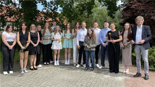 Abiturientinnen und Abiturienten der Zinzendorfschule in Tossens