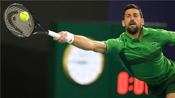 Djokovic verliert in Miami und verpasst 100. Turniersieg Streckte sich vergebens: Novak Djokovic verlor das Finale in Miami.