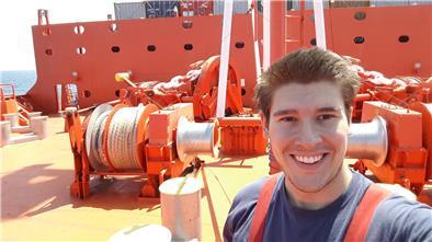 Student Finn Gerstel mag das Arbeiten und Leben aus dem Schiff.